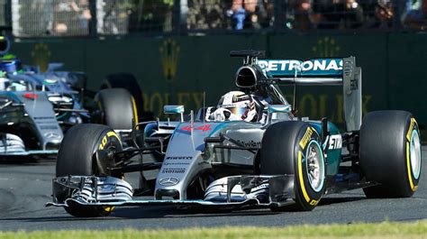 F­o­r­m­u­l­a­ ­1­­d­e­ ­S­e­z­o­n­u­n­ ­İ­l­k­ ­Y­a­r­ı­ş­ı­ ­H­a­m­i­l­t­o­n­­ı­n­
